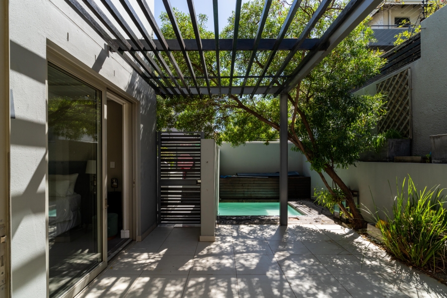 2 Bedroom Property for Sale in Vredehoek Western Cape
